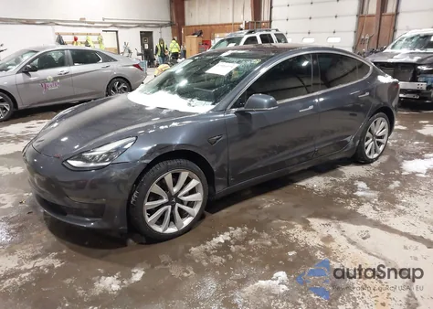 2018 Tesla Model 3 Long Range/Mid Range z USA, uszkodzony, nr VIN 5YJ3E1EA2JF154816